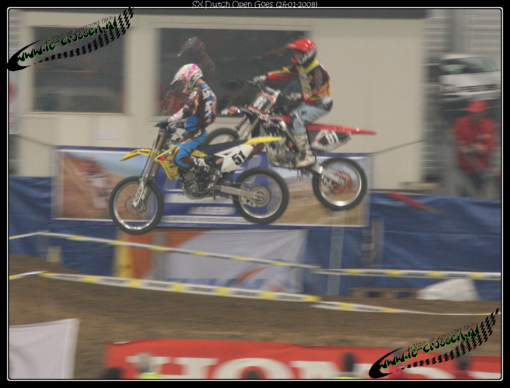 1011x768 pixels (245K)