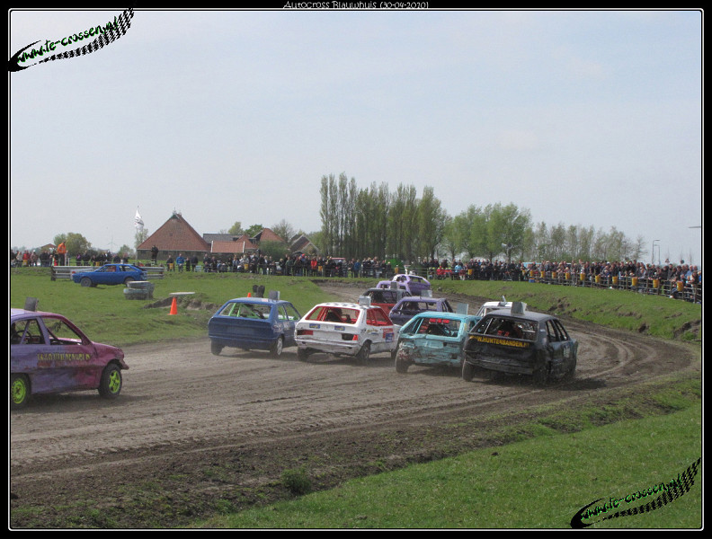 792x600 pixels (150K)