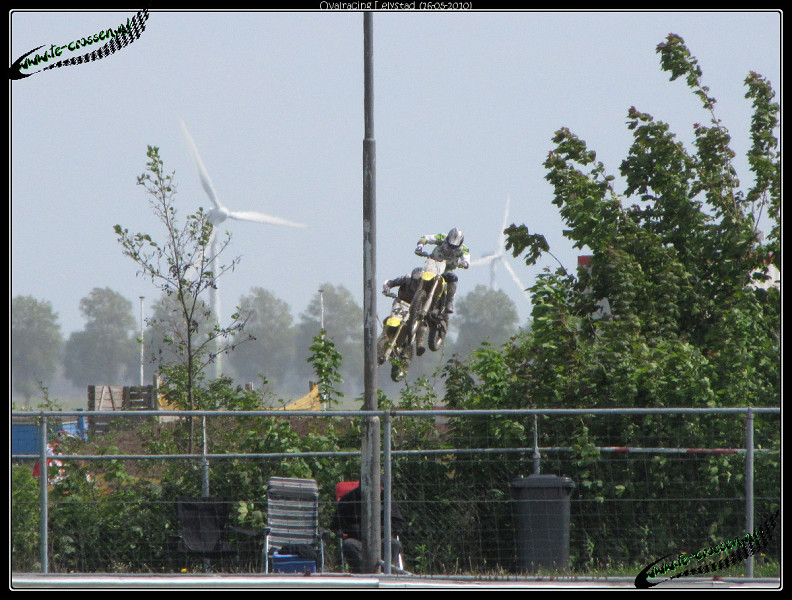 792x600 pixels (175K)