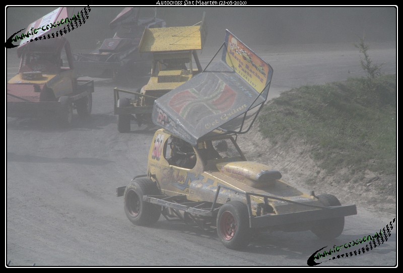 800x542 pixels (104K)