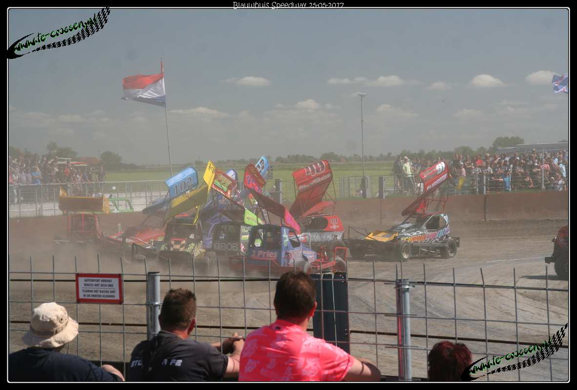 1182x800 pixels (95K)