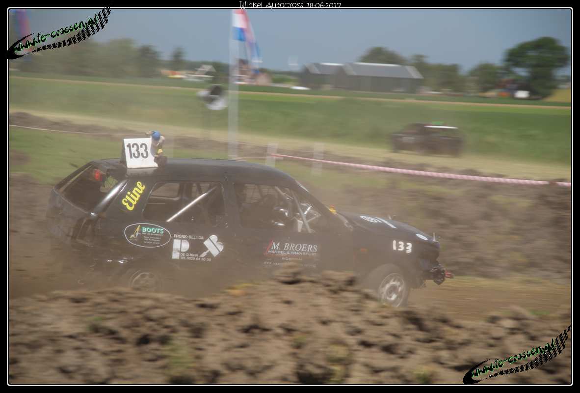 1182x800 pixels (85K)