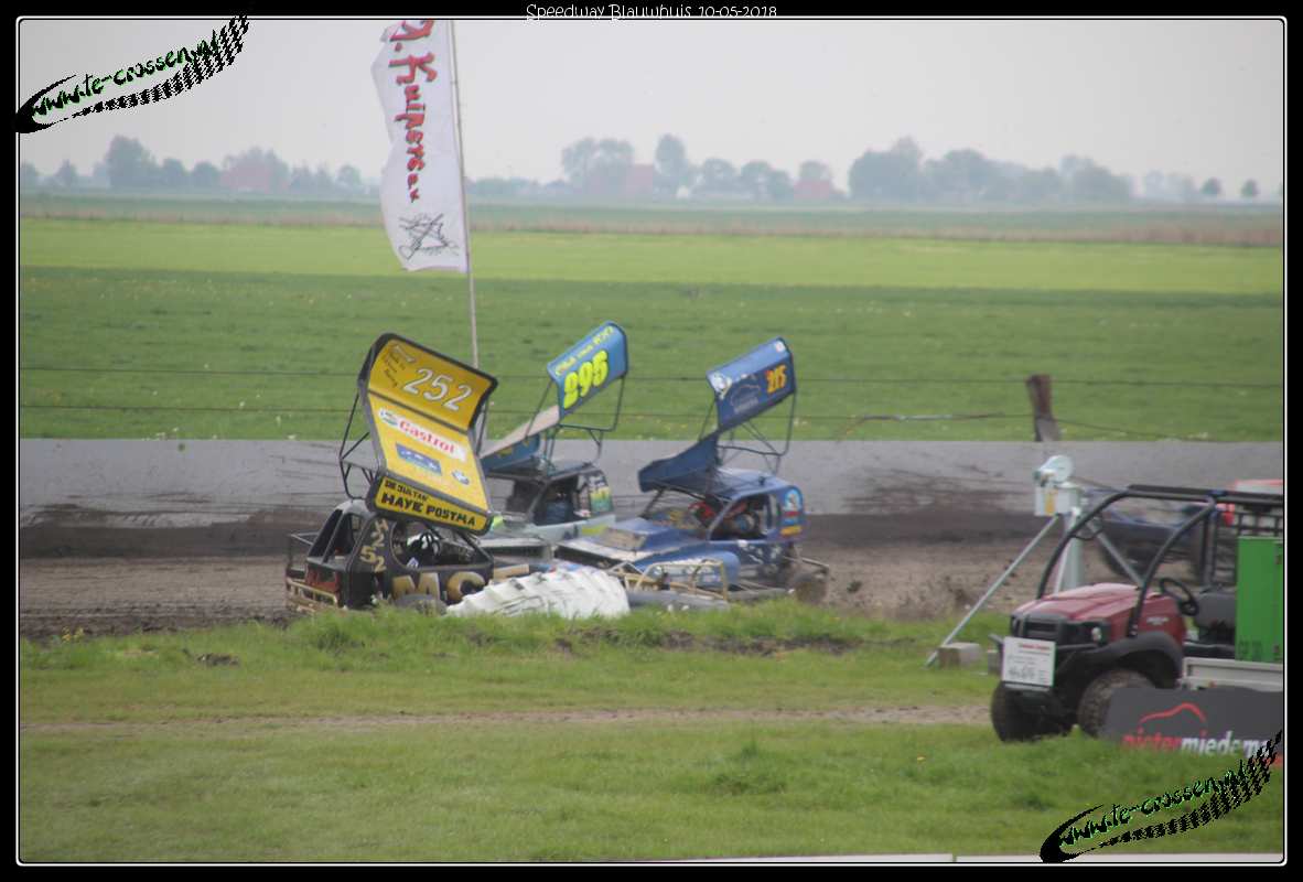 1182x800 pixels (95K)